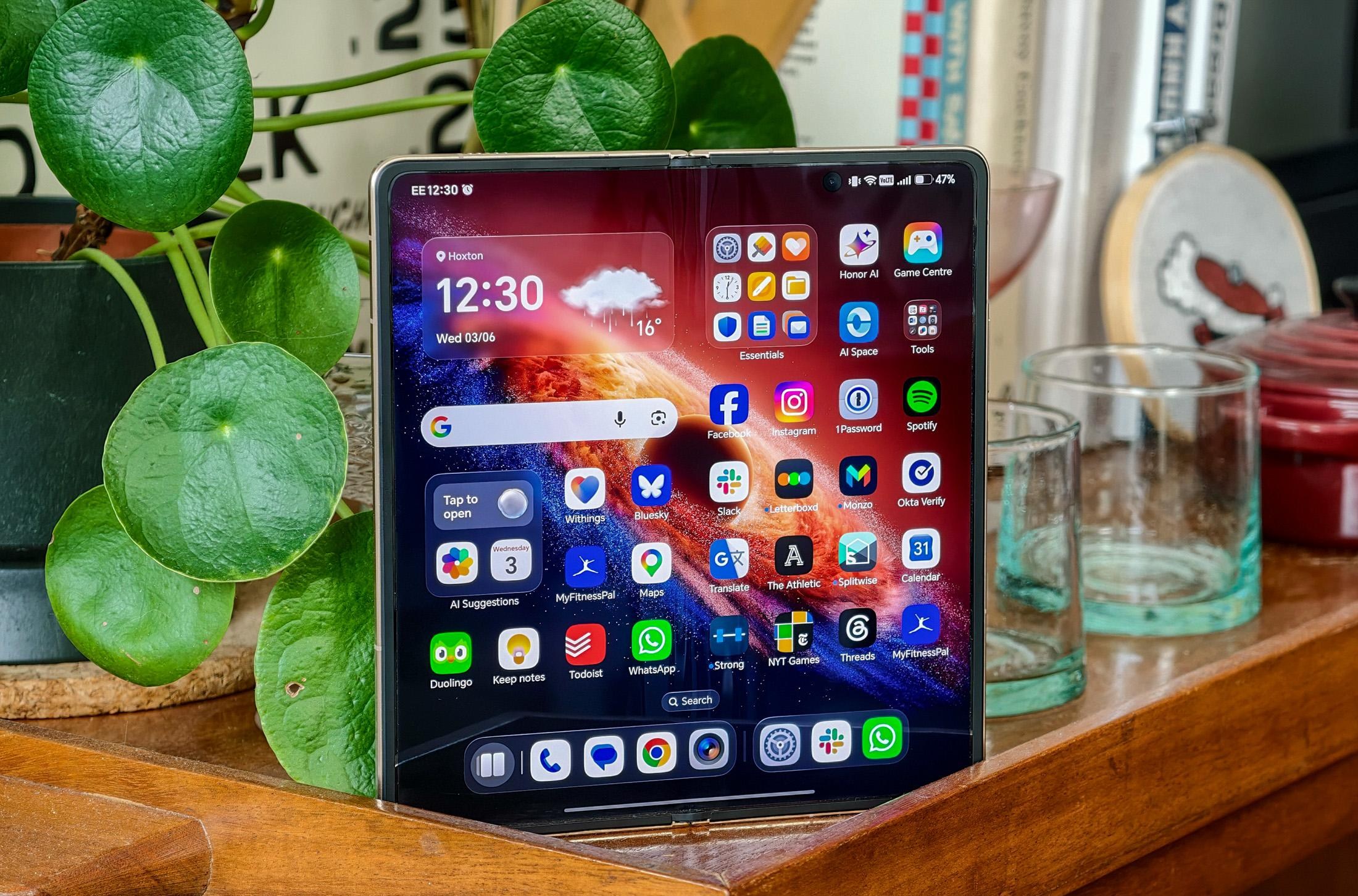 Honor Magic V6 với thiết kế mỏng và sang trọng