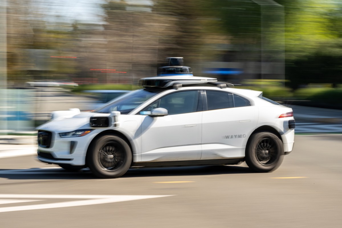 Waymo thu hồi gần 4.000 robotaxis để ngăn chặn việc xe đi vào khu vực thi công