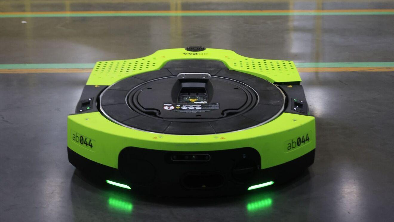 Hệ thống robot hỗ trợ trong kho hàng