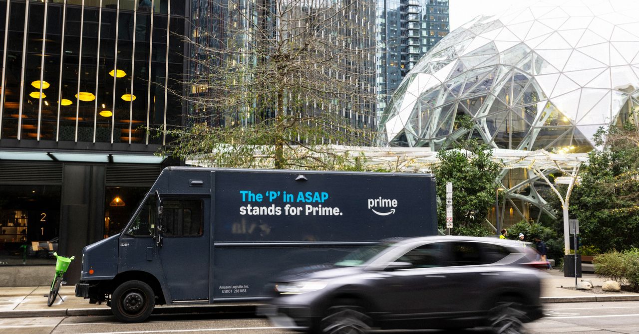 Nhân viên Amazon đòi hỏi giới hạn xây dựng trung tâm dữ liệu tại cuộc họp hội đồng thành phố