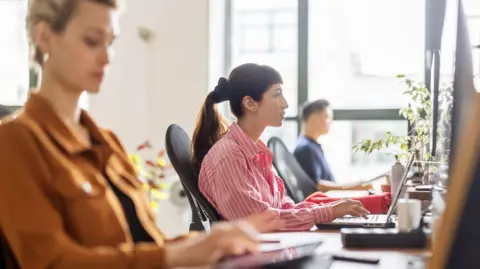 Meta đang điều chỉnh chính sách theo dõi dữ liệu nhân viên