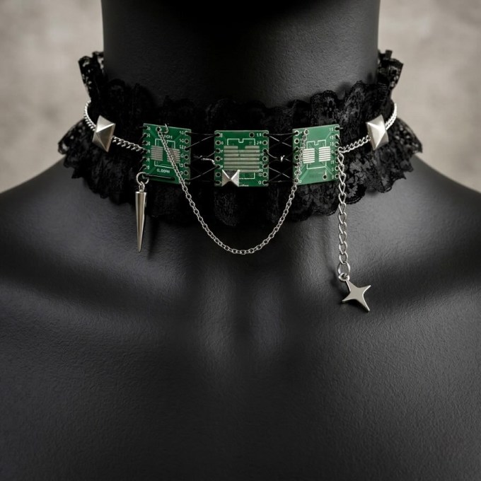 Chiếc choker cyberdeck