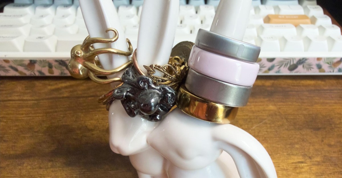 Oura Ring 5 thực sự nhỏ hơn và nhẹ hơn đáng kể so với phiên bản trước