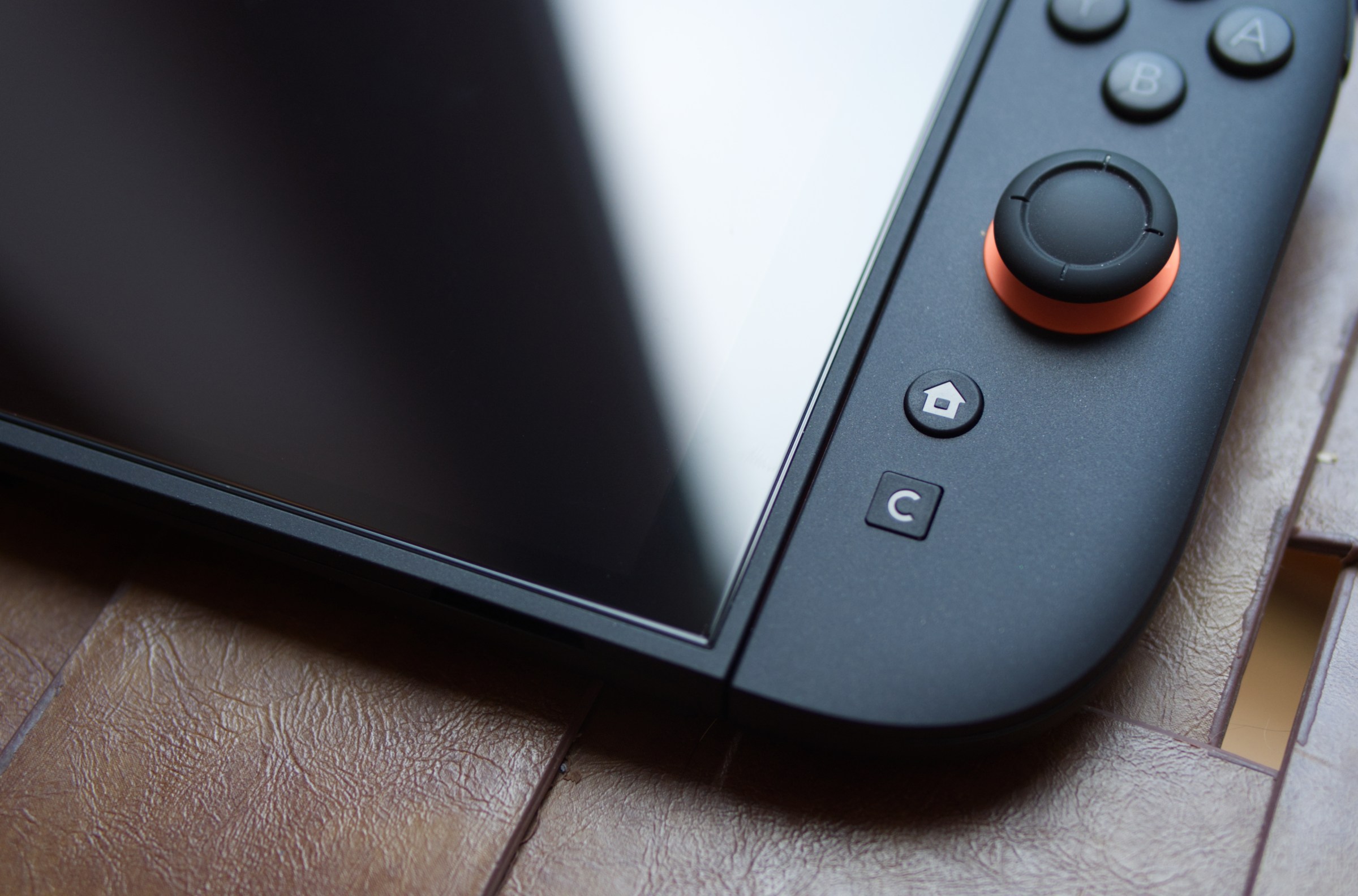 Màn hình Switch 2 với miếng dán bóng
