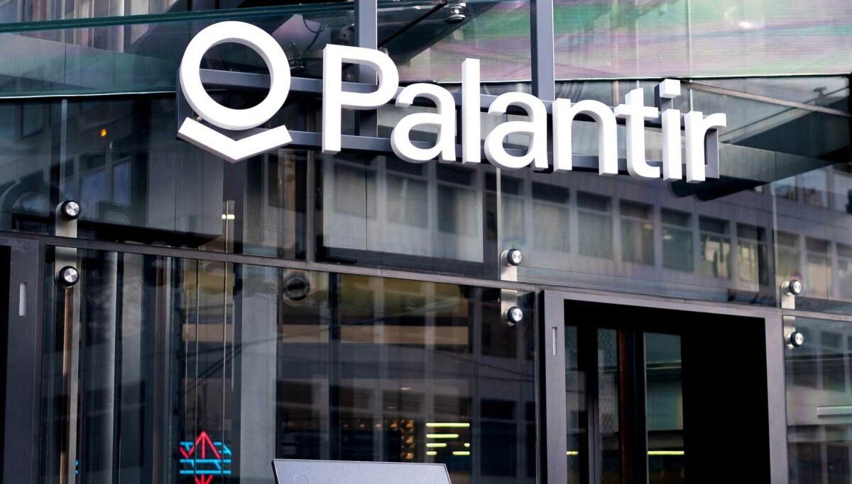 CEO Palantir khẳng định: Các doanh nghiệp đang "chán ngán" các phòng lab AI tiên phong