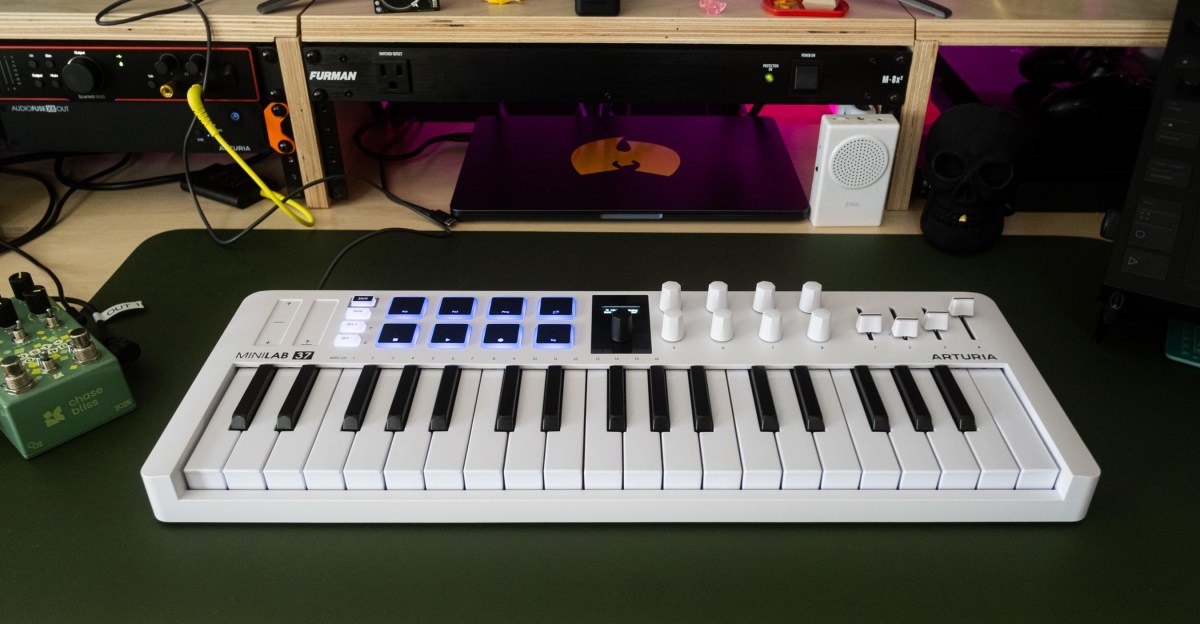Arturia MiniLab 37: Bộ điều khiển MIDI di động cân bằng hoàn hảo giữa kích thước và tính năng