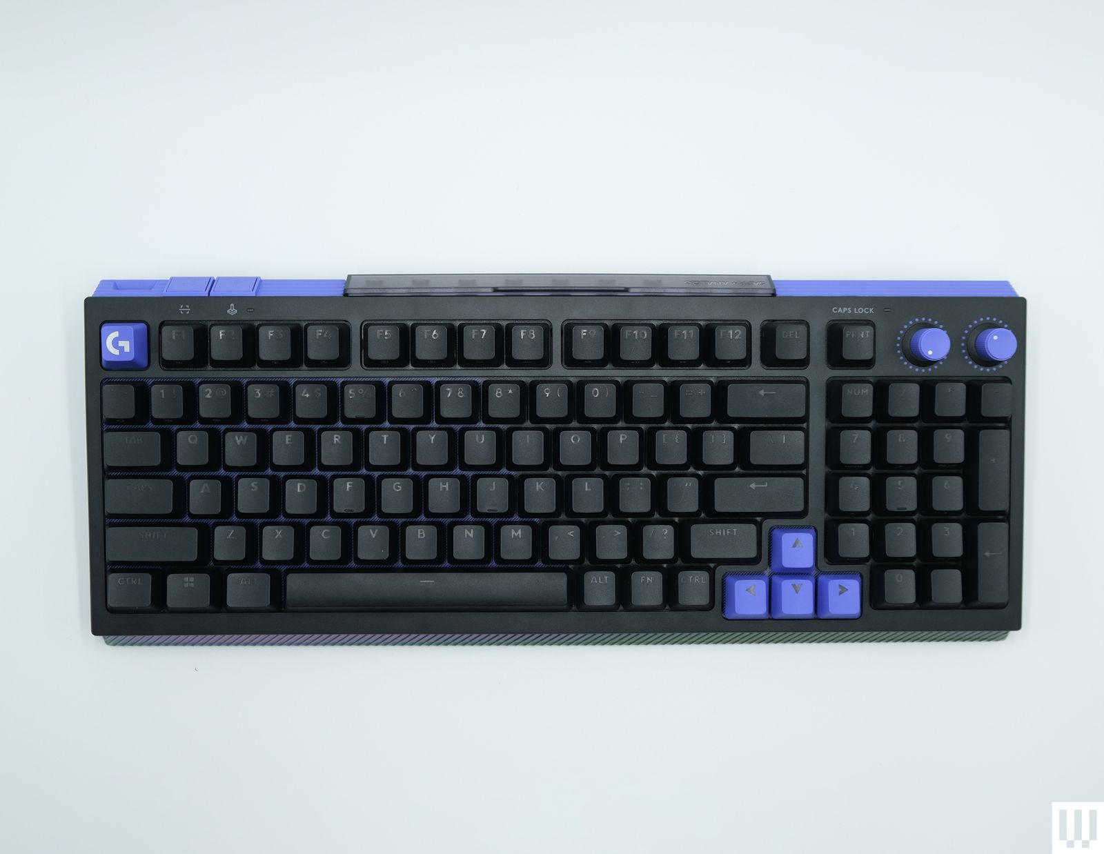 Bàn phím Logitech G512 X 98 với thiết kế lai tạp