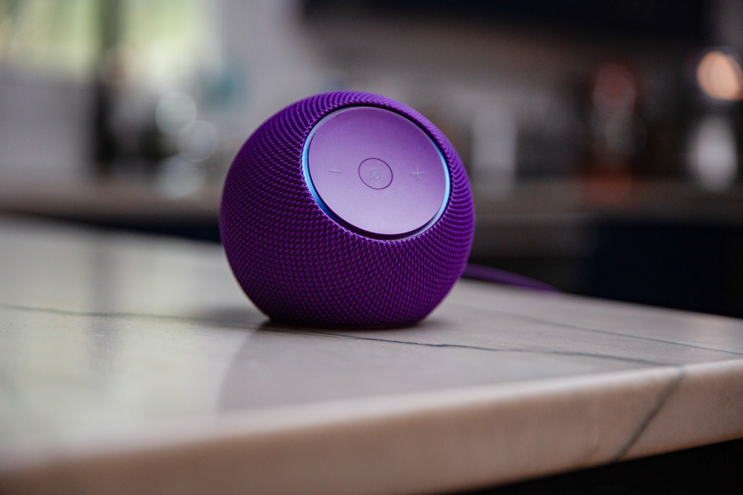 Amazon Echo Dot Max - một trong những sản phẩm bị tăng giá trong đợt này