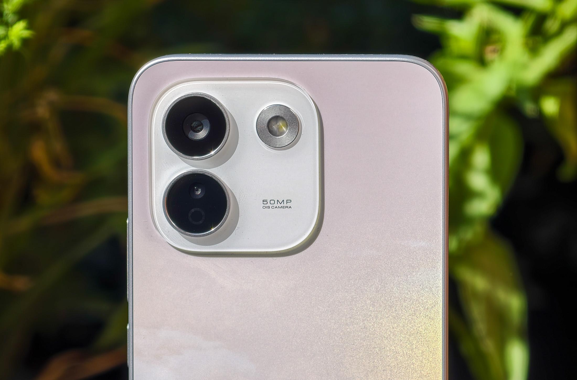 Thiết kế mặt lưng đổi màu dưới ánh nắng của Redmi Note 17 Pro Max