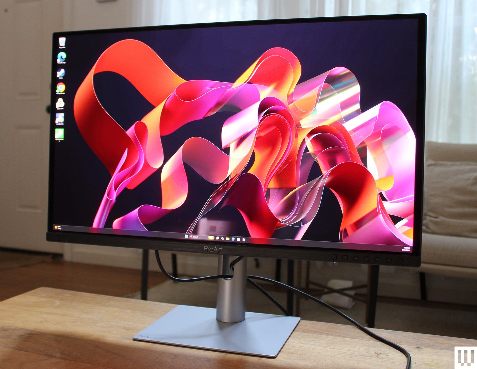 Màn hình Asus ProArt 27 QD-OLED với thiết kế mỏng nhẹ