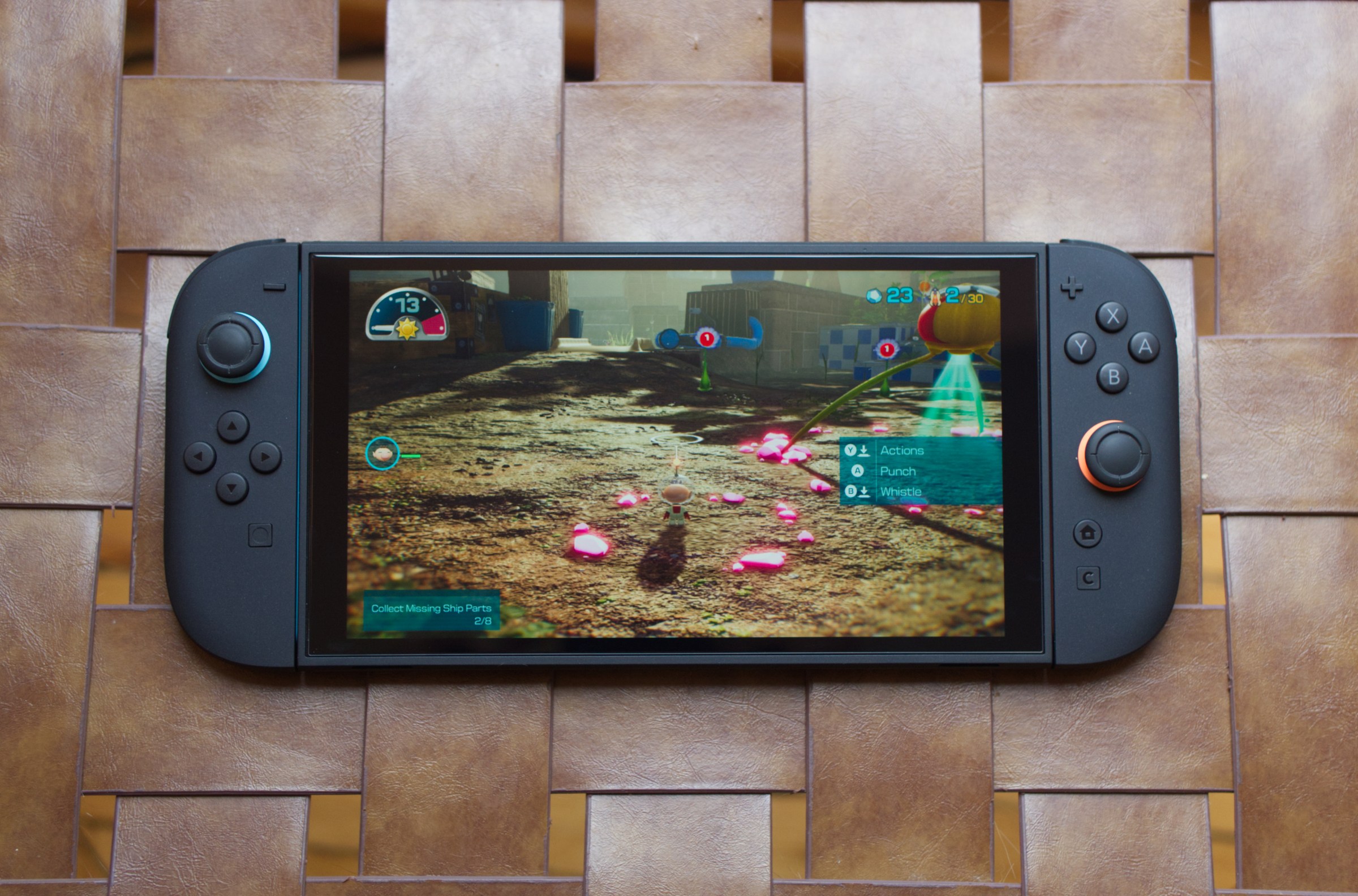 Switch 2 với thiết kế màn hình LCD 7,9 inch và tay cầm Joy-Con 2