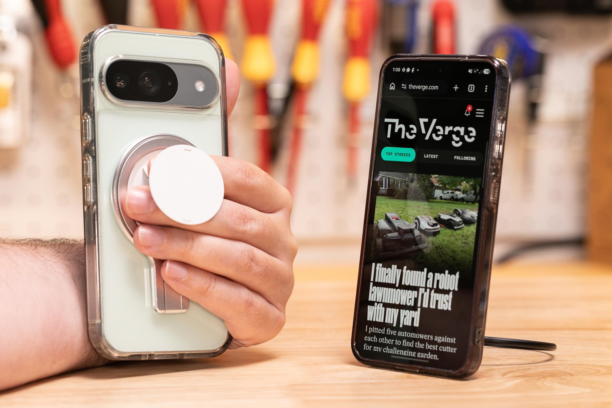 Điện thoại Pixel 9 và Galaxy S25 dùng ốp nam châm để tương thích với phụ kiện