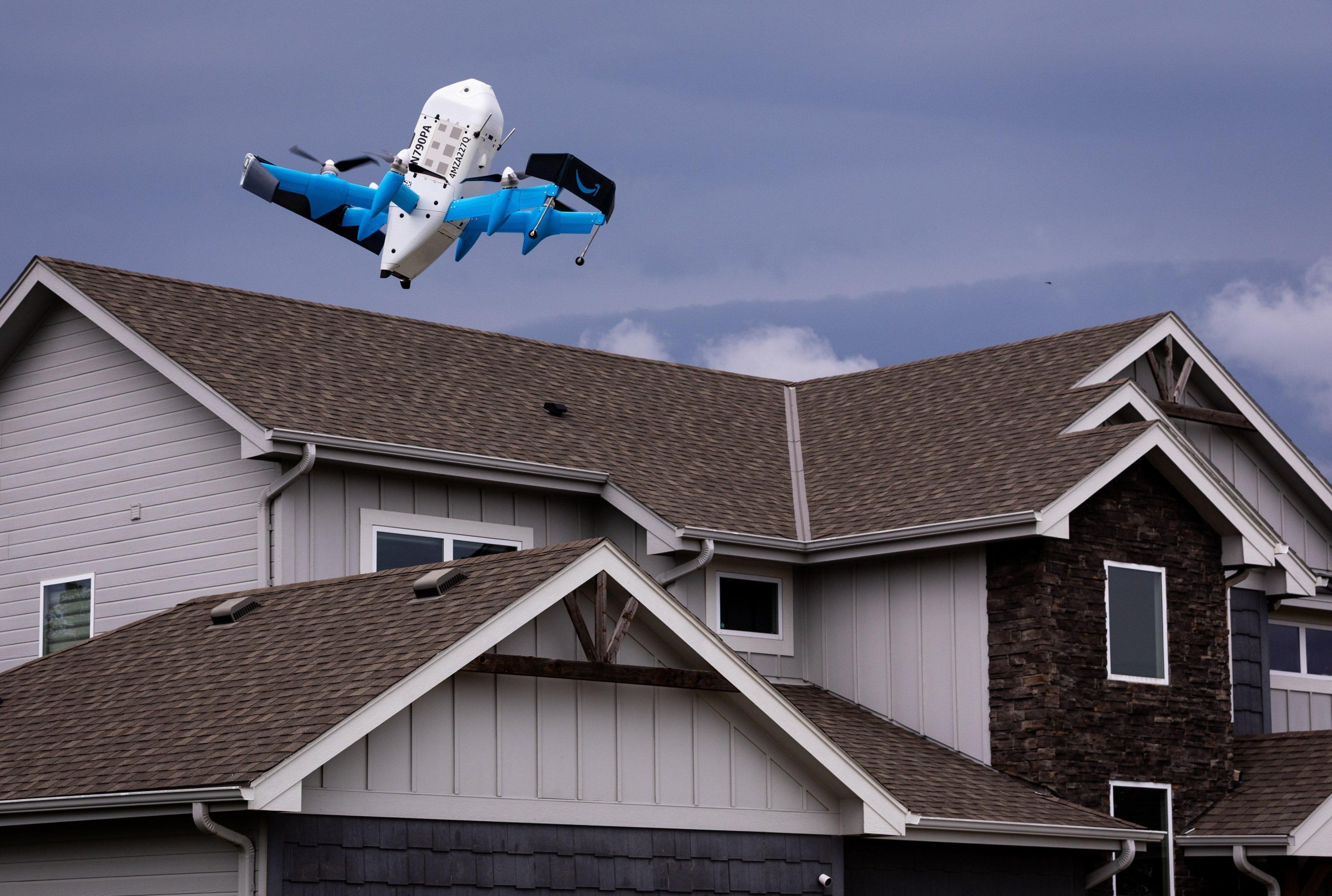 Hình ảnh minh họa drone giao hàng của Amazon