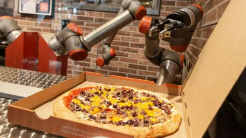 Robot làm pizza thất bại