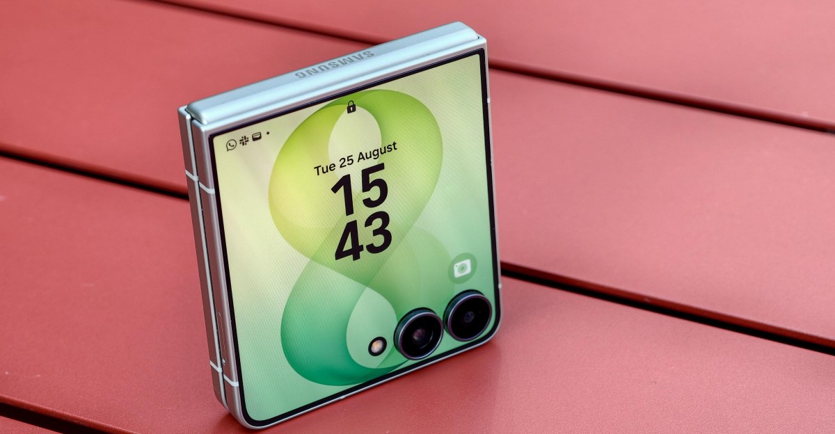 Galaxy Z Flip 8: Tuyệt vời nhất khi có 'rào cản'
