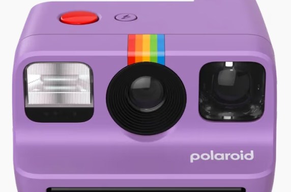 Chi tiết máy ảnh Polaroid Go với hộp phim đi kèm