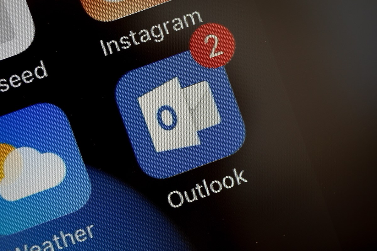 Microsoft thử nghiệm bản vá cho sự cố Outlook kéo dài nhiều giờ