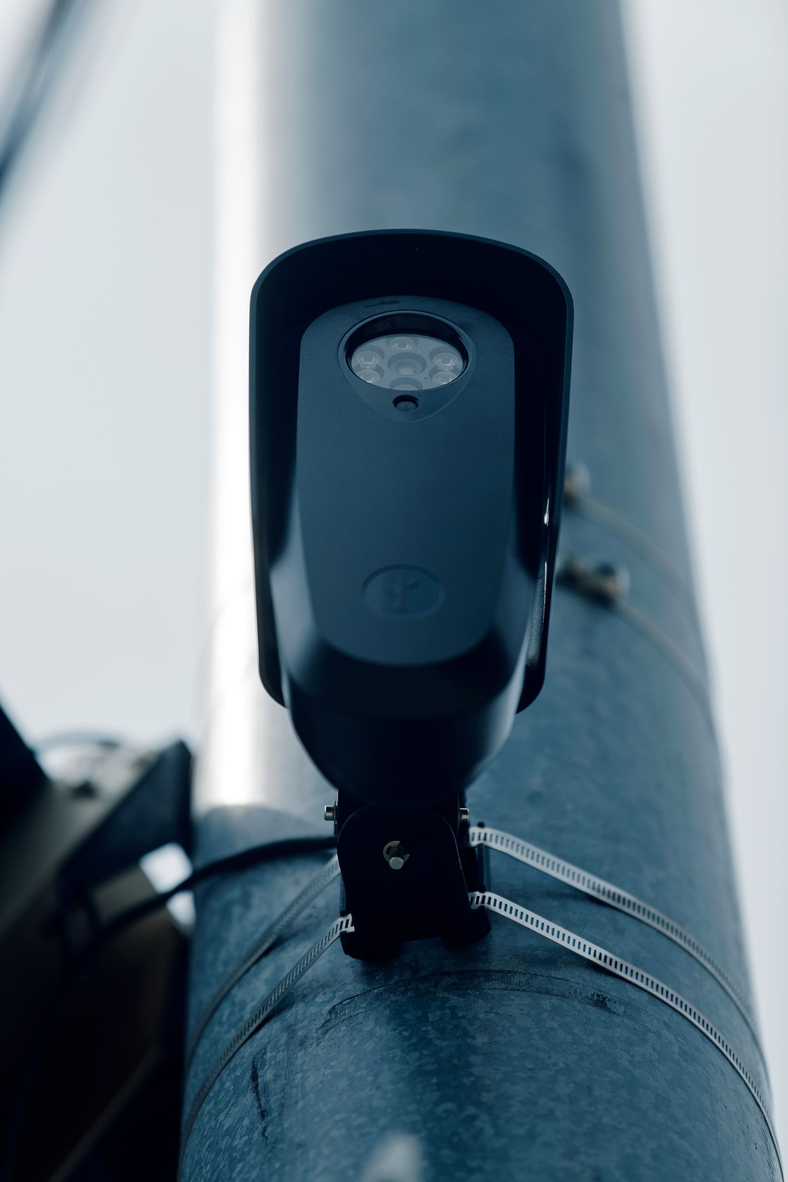 Camera Flock được lắp đặt trên một cột điện nhìn xuống con phố