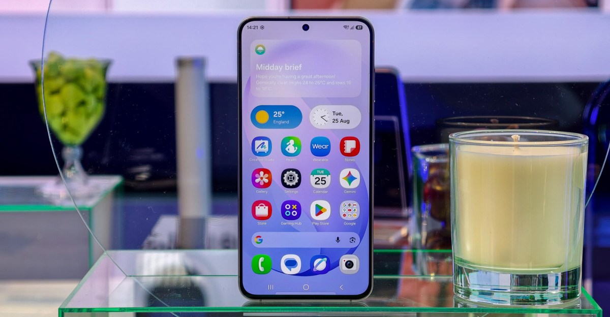 Galaxy S26 FE: Phần cứng năm ngoái, phần mềm tháng trước, giá lại tăng