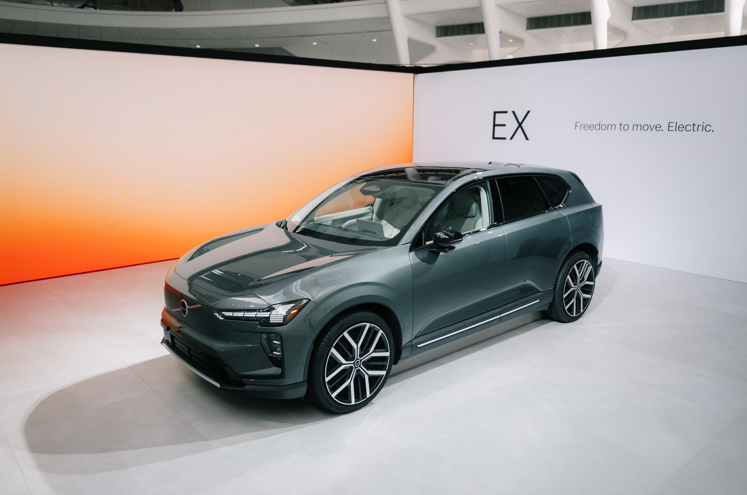 Hình ảnh minh họa tính năng cảnh báo nguy hiểm trên xe Volvo