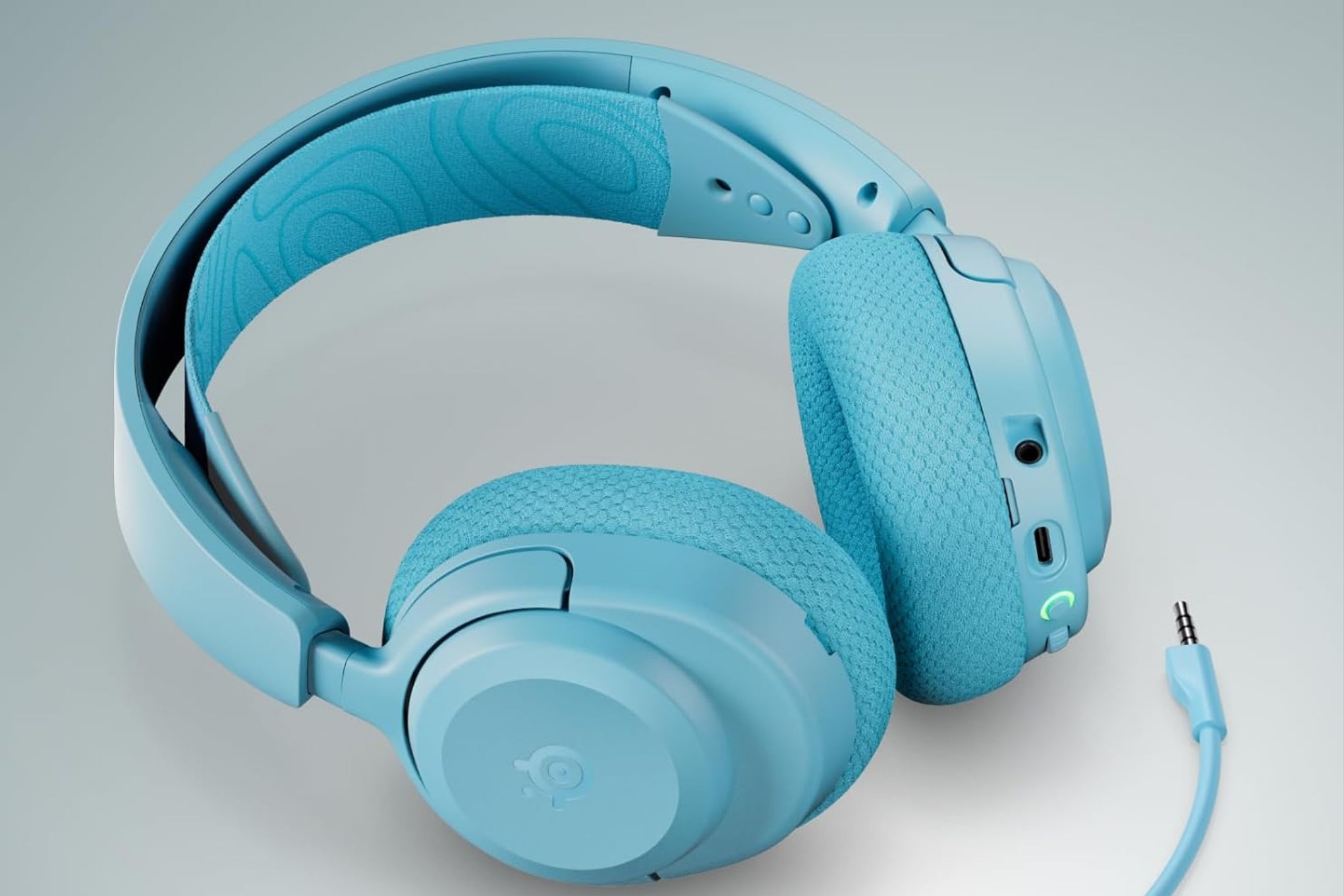 Tai nghe SteelSeries Arctis Nova 3P màu cyan nổi bật