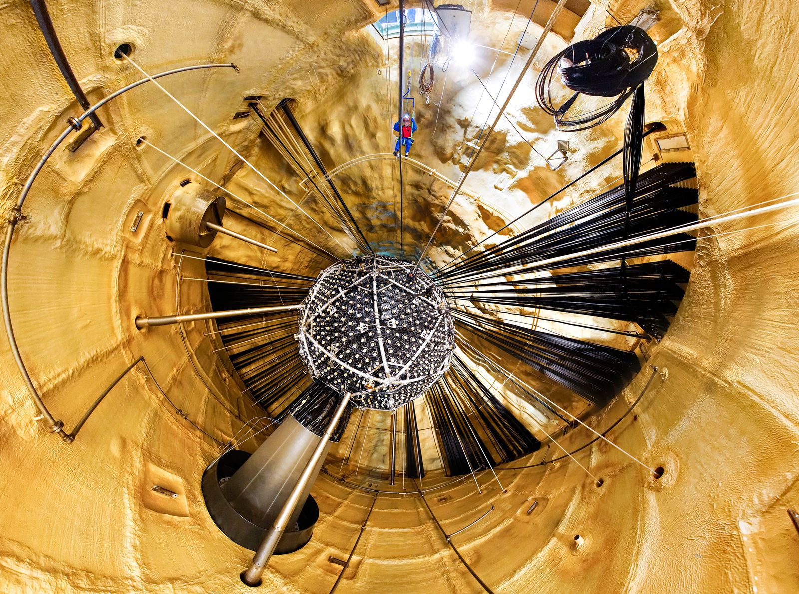 Thi công phòng thí nghiệm neutrino SNO+