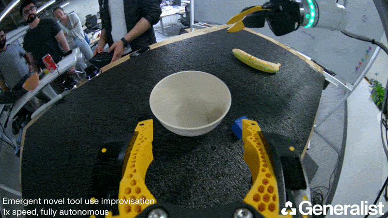 Robot dùng chuối làm công cụ quét