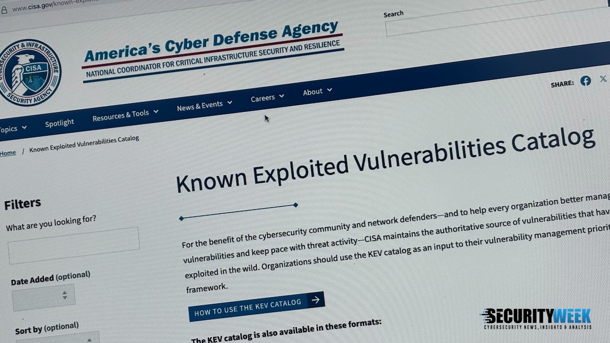 CISA Khẩn Cấp Yêu Cầu Vá Lỗ Hổng Microsoft, VMware, Apple Đang Bị Khai Thác
