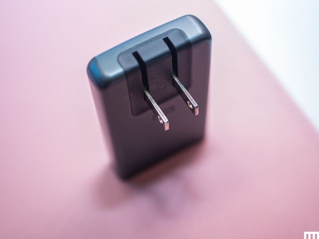 Phụ kiện sạc và ốp lưng