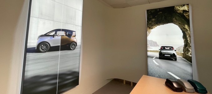 Showroom của Liux với không gian trưng bày hiện đại