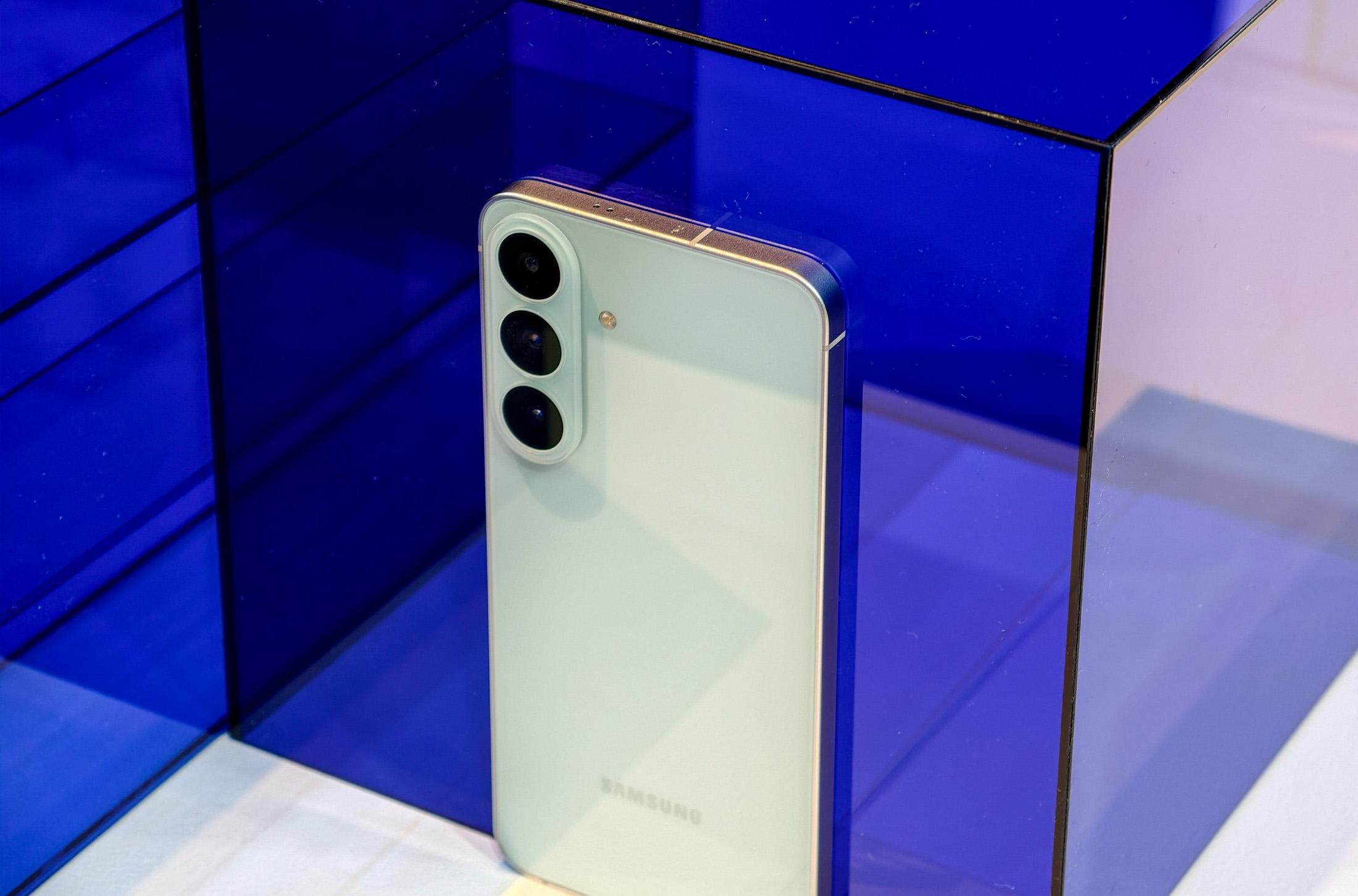 So sánh các tùy chọn màu sắc mới trên Galaxy S26 FE