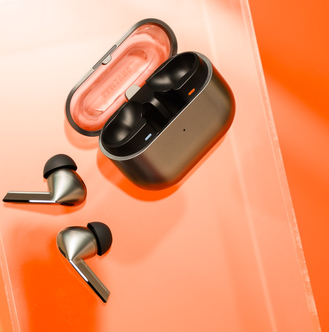 DJI Osmo Pocket 3 với gimbal cầm tay