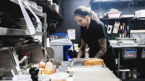 Rachel Miller giới thiệu mô hình nhà hàng không tip