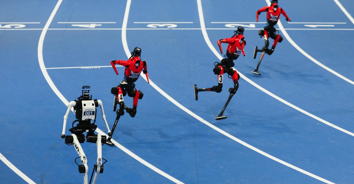Robot hình người phá kỷ lục 100m của Usain Bolt tại Thế vận hội Robot