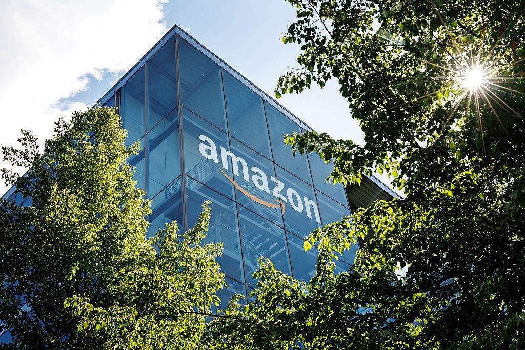 FTC kiện Amazon vì 'thu phí quảng cáo bí mật' gây thiệt hại cho hàng trăm nghìn nhà bán hàng