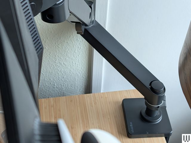 Tay đỡ màn hình Ergotron LX Pro