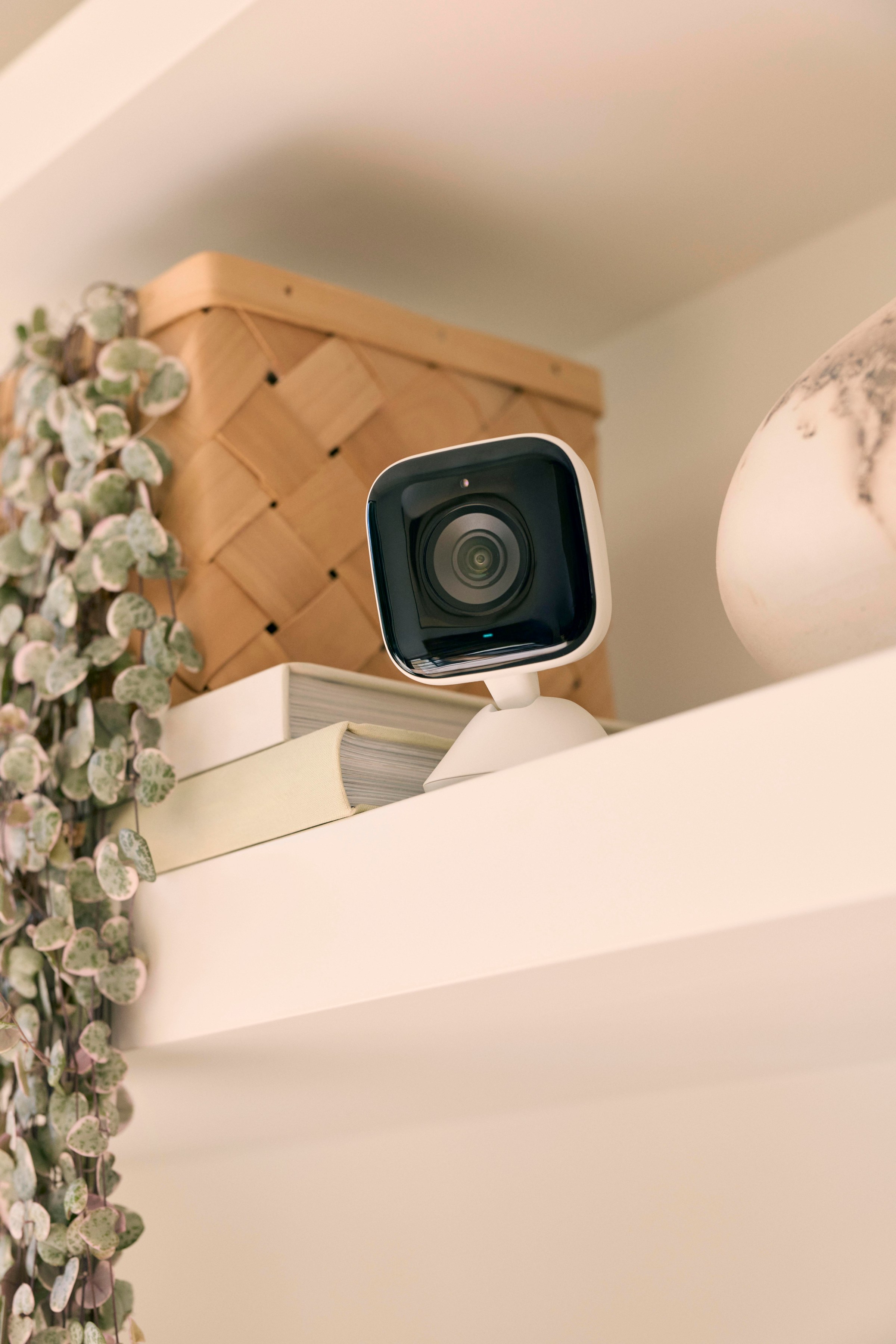 Camera an ninh trong nhà là một phần của Xfinity Shield Select với cảnh báo thông minh AI