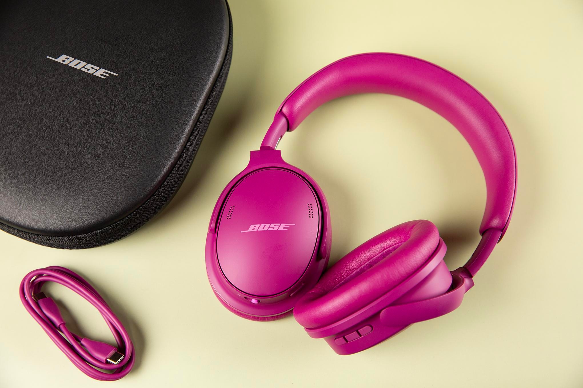 Chi tiết nút nguồn và thiết kế trên Bose QC Headphones Gen 2