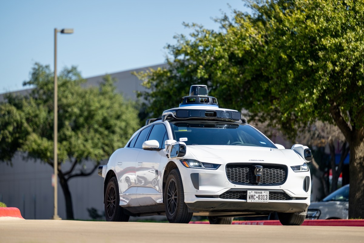 Waymo nộp tài liệu cho NHTSA trong cuộc điều tra vụ robotaxi va chạm trẻ em