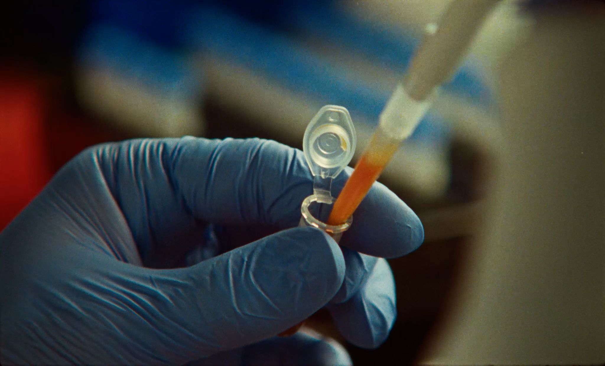Claude tự động phát hiện hệ enzyme mới có cấu trúc lặp giống CRISPR