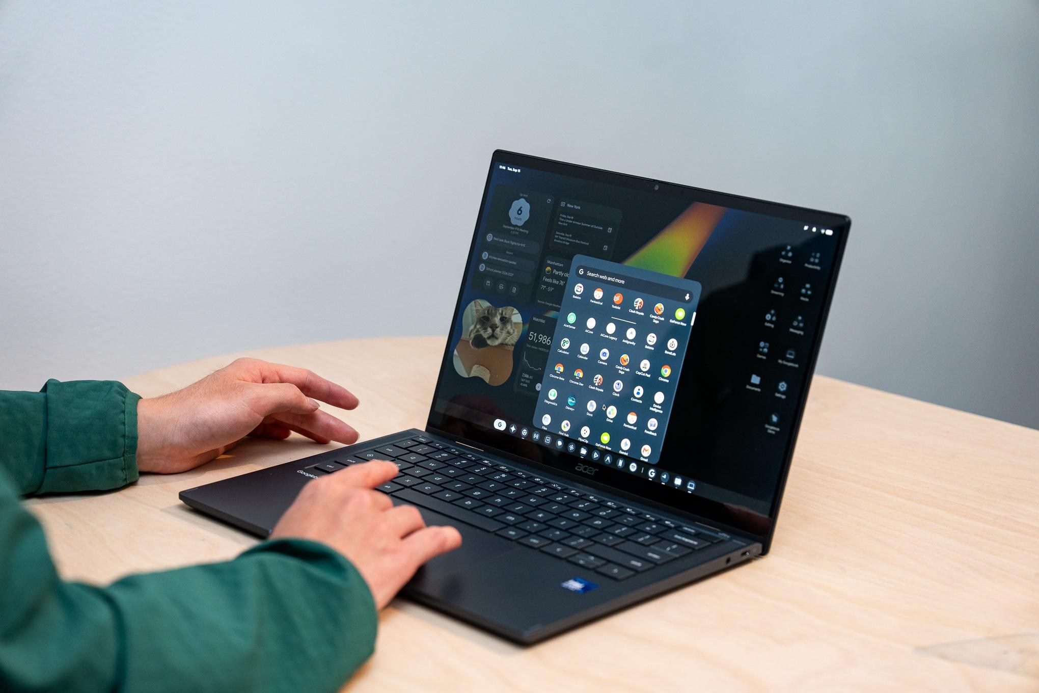 Asus Googlebook 14 với khung máy kim loại xám xanh