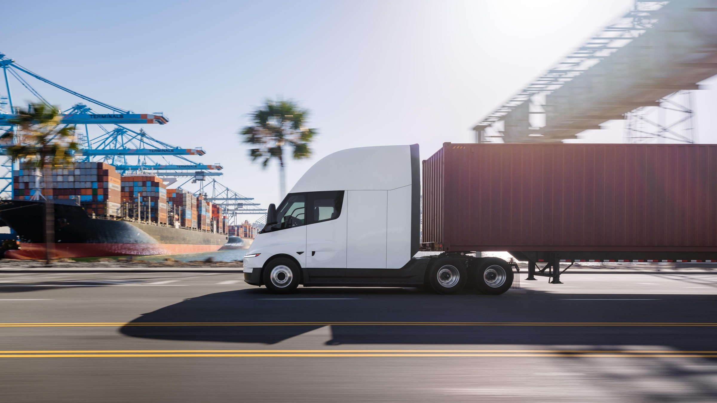 Nội thất và buồng lái của Tesla Semi