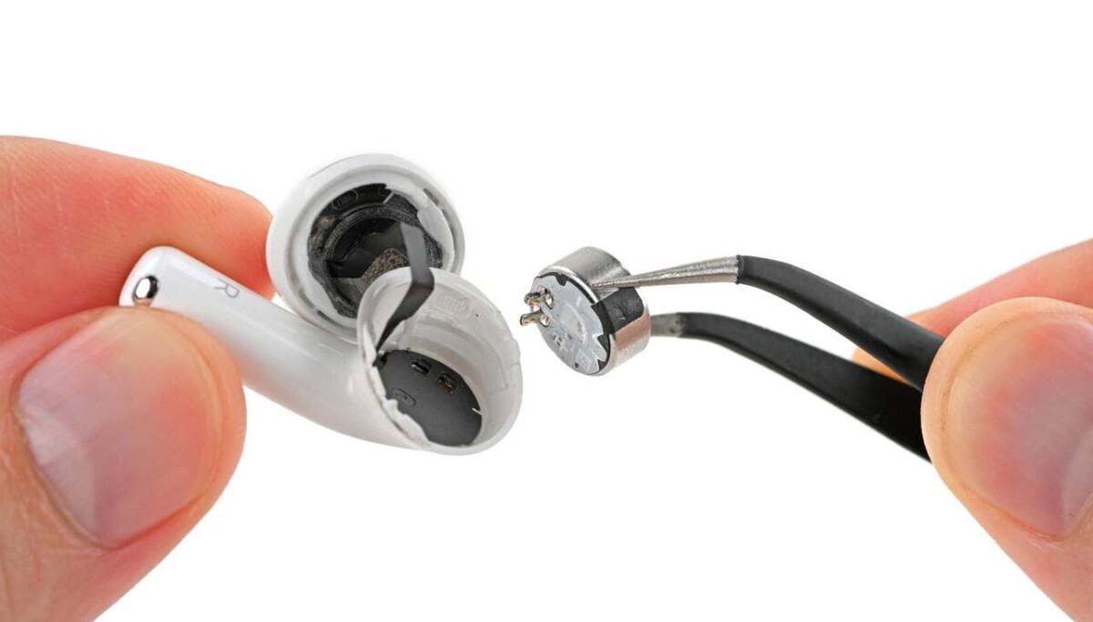 AirPods 5 dễ sửa hơn một chút: Điểm iFixit vẫn chỉ 2/10