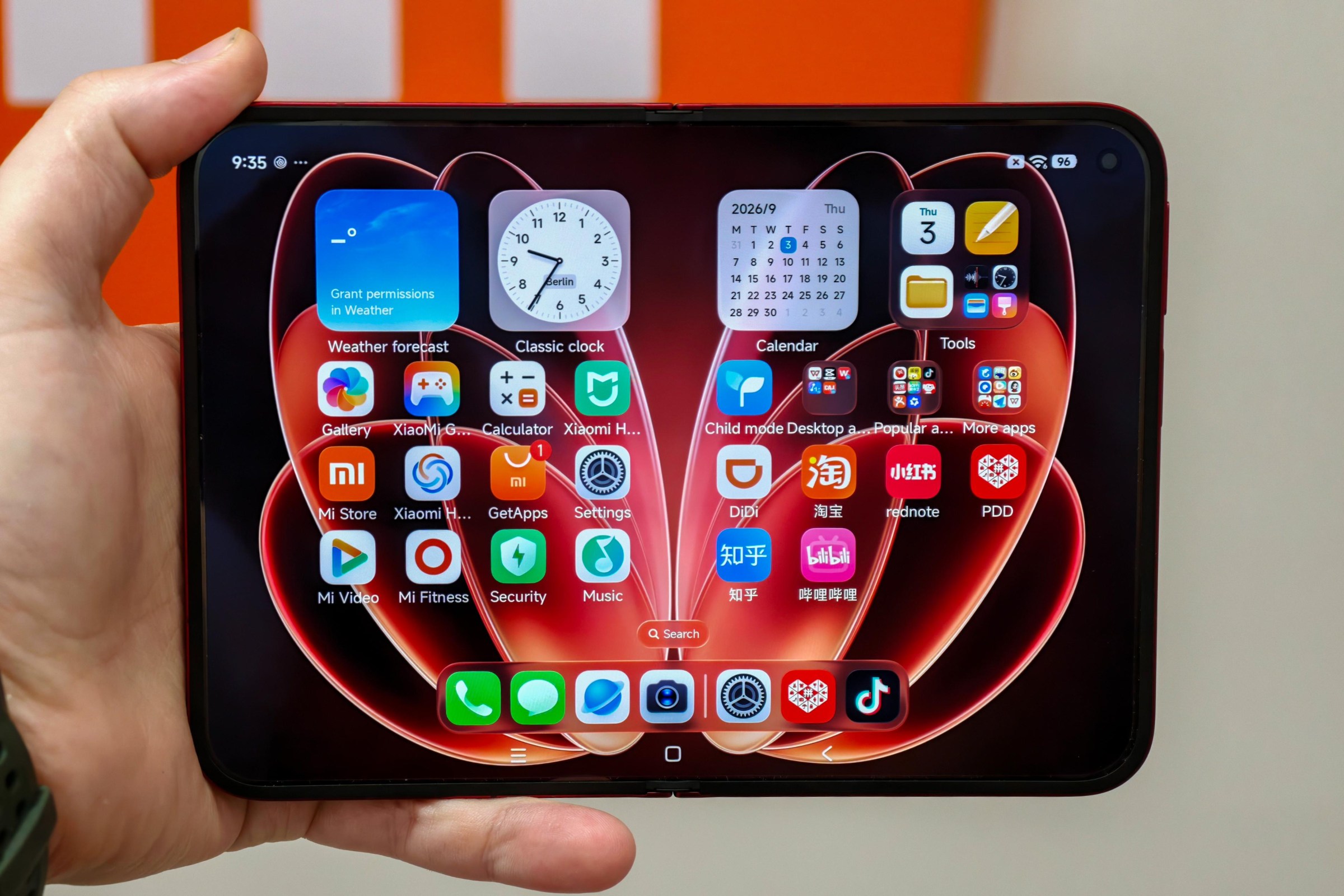 Xiaomi 18 Fold với thiết kế màn hình gập rộng