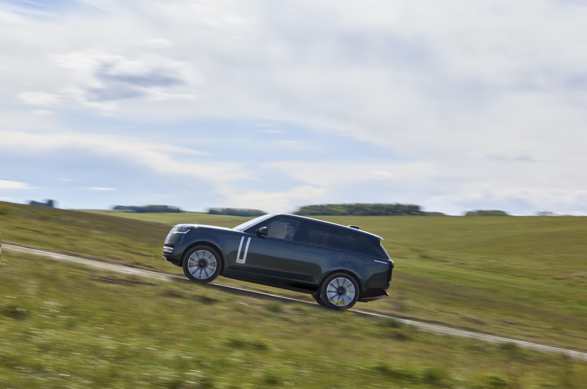 Hình ảnh Range Rover Electric trong môi trường off-road