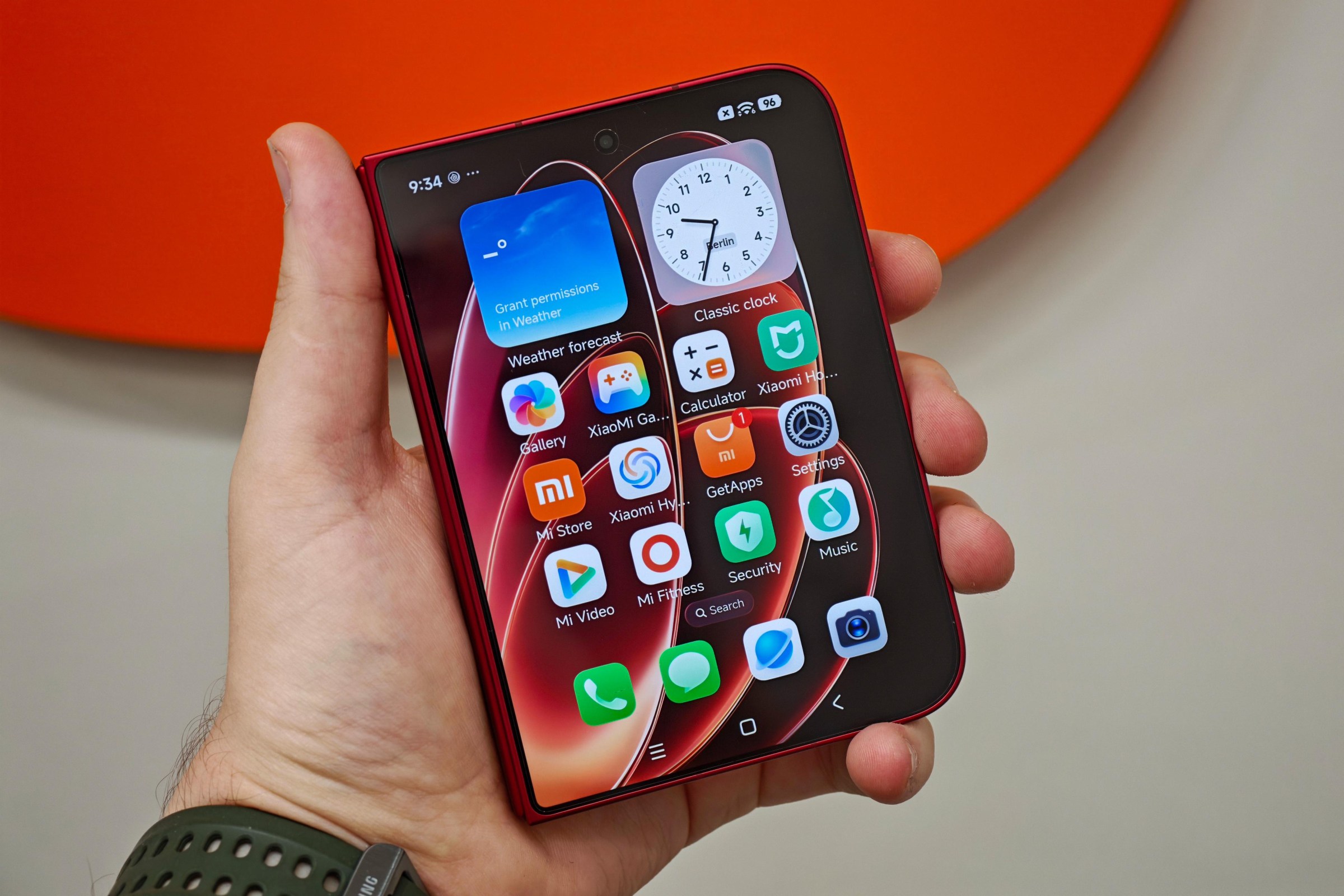Cụm camera và thiết kế màu đỏ của Xiaomi 18 Fold