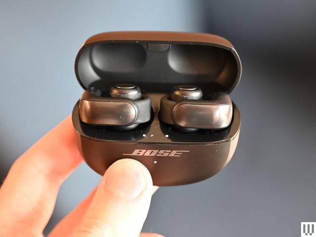 Hộp đựng tai nghe Bose Ultra Open Earbuds