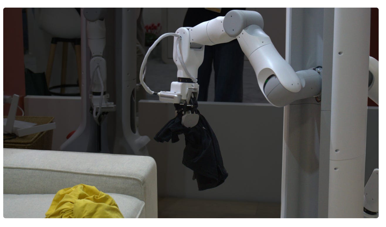 Sự khác biệt về tốc độ phát triển giữa ChatGPT và robot hình người
