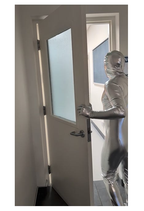 Robot Unitree ngã do quá nhiệt trong thử nghiệm TWIST
