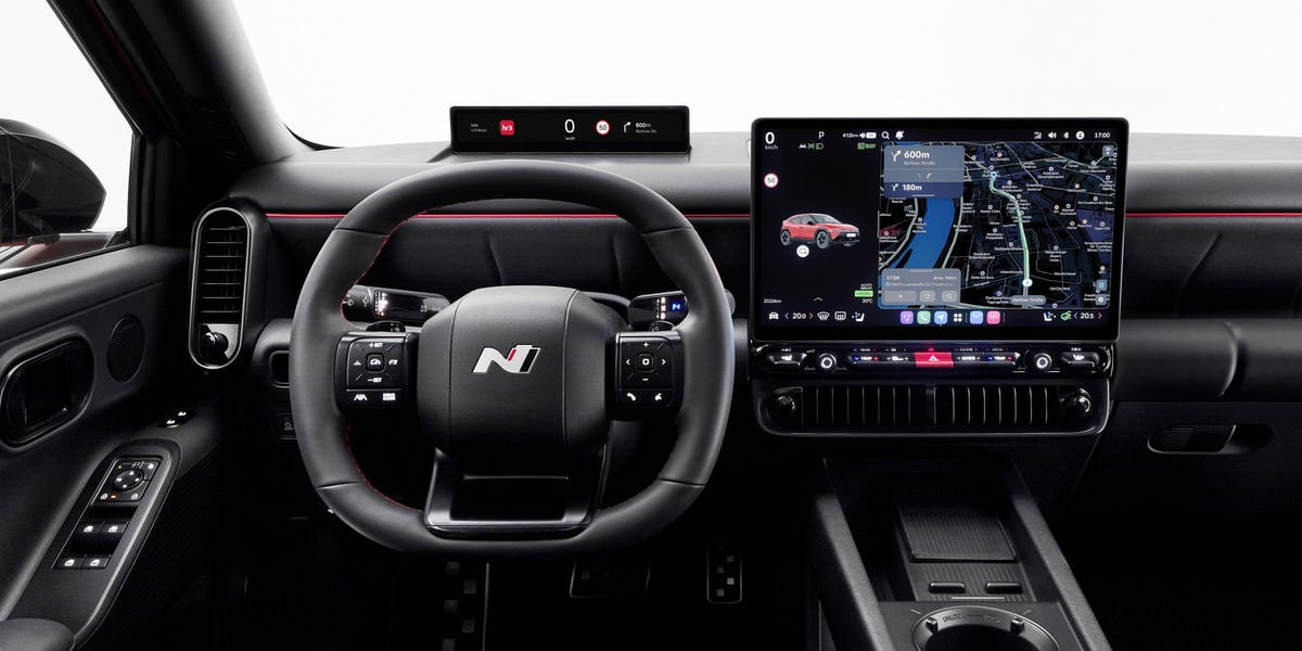 Hyundai tính phí... cả màn hình đồng hồ sau vô lăng? Tương lai xe hơi đang 'bóc tách' từng món